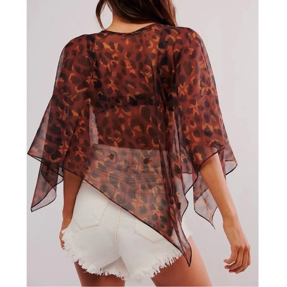 Free People Angel Wing Poncho in Leopard Print O/S - Picture 2 of 6